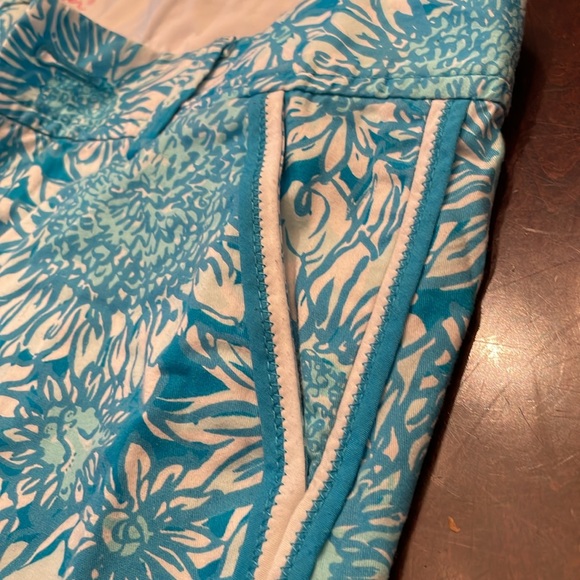 Lilly Pulitzer women’s Callahan shorts size 2 blue sunflower print 5 in inseam - Picture 3 of 6